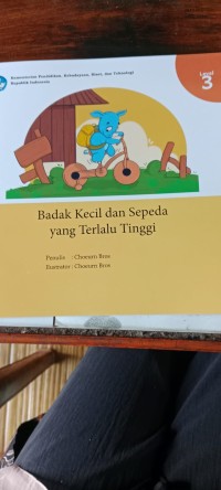Badak Kecil Dan Sepeda Yang Terlalu Tinggi